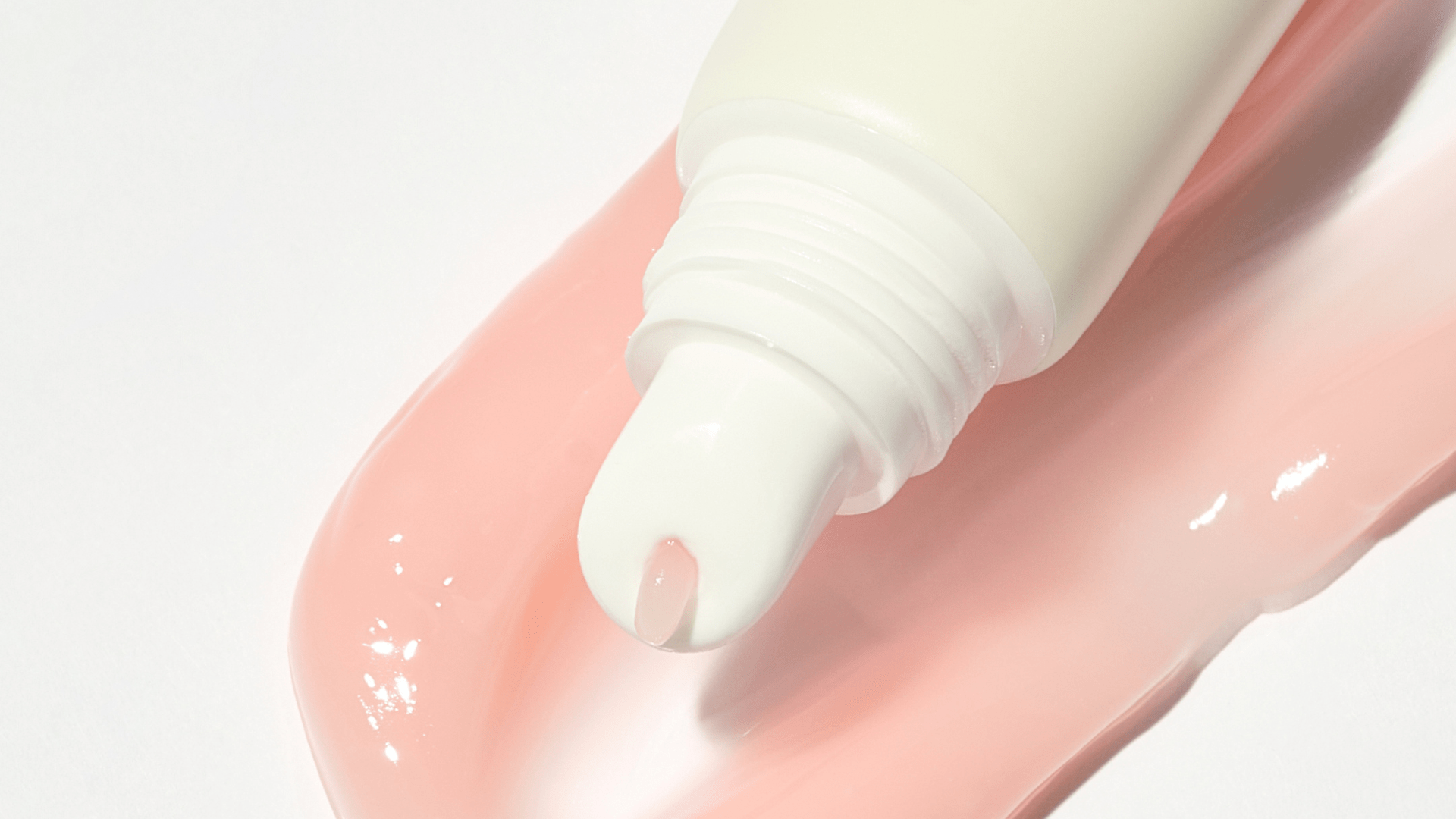 【リップ美容液の使い方ガイド】使うタイミングや効果的な使い方までチェック