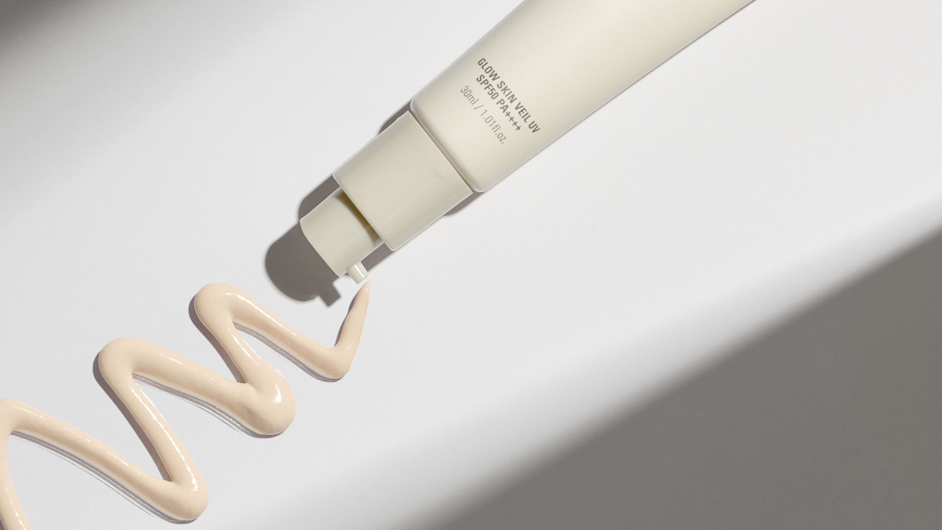 【日焼け止めは家の中でも必要？】使うべき2つの理由とおすすめアイテムを紹介！